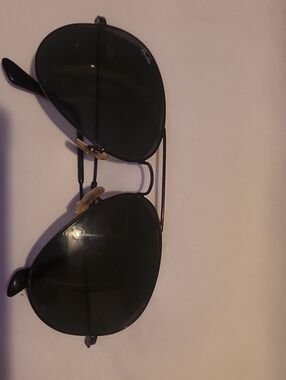 Ray-Ban Aviator Sunglasses - Black Frame with Dark Lenses